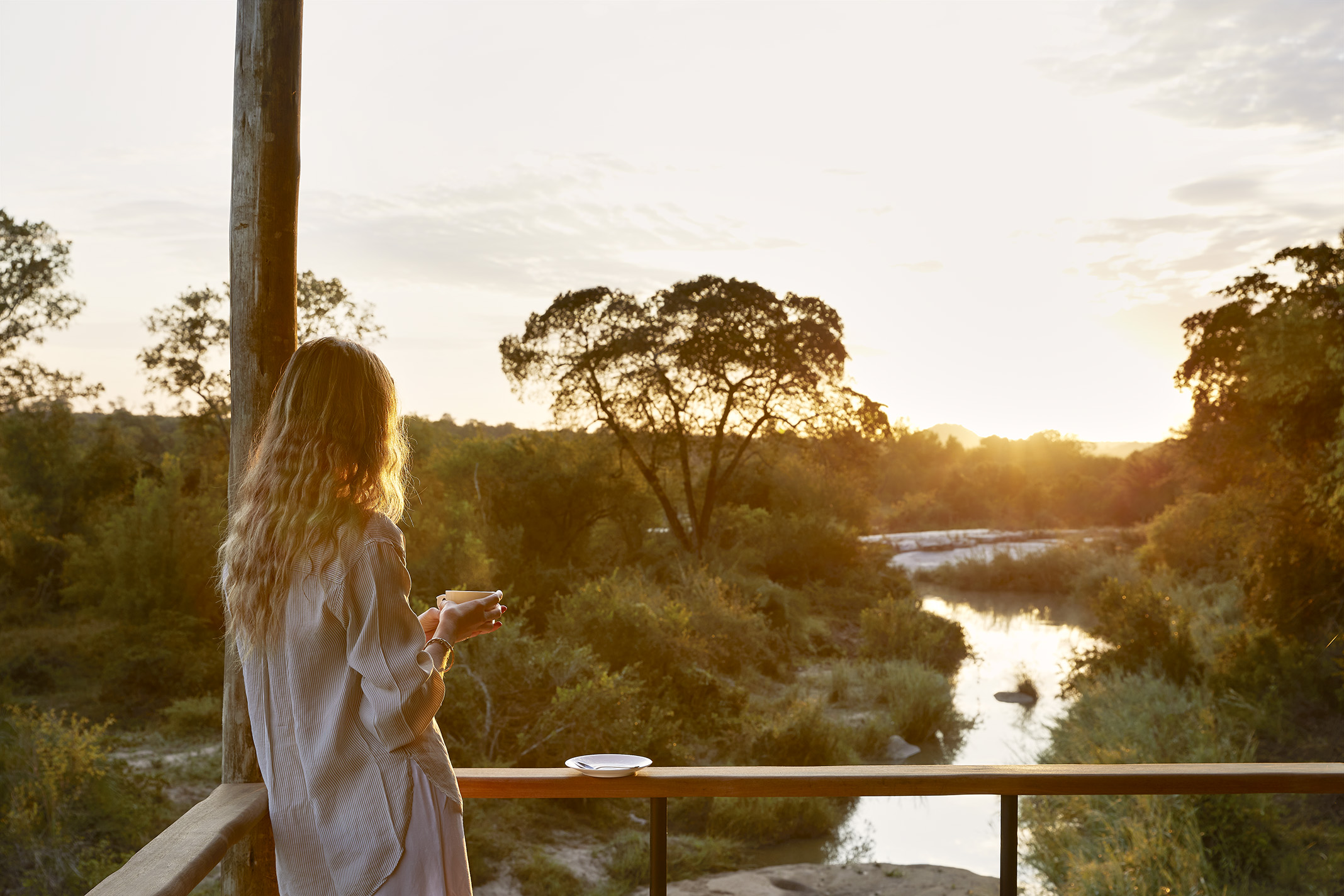 0COVER-IMAGE-londolozi_founders_camp_-_main_area_17_-_elsa_young_-_low_res1.jpg